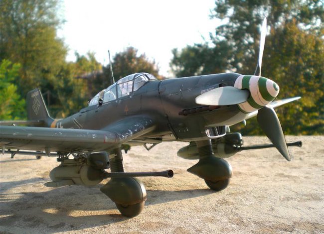 https://www.aircraftresourcecenter.com/Gal10/9301-9400/gal9337-Ju-87-Cassinadri/01.jpg