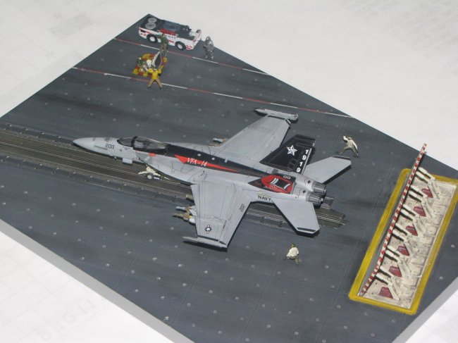 1/144 Dragon F/A-18E and Carrier Deck by Rodrigo Rendon