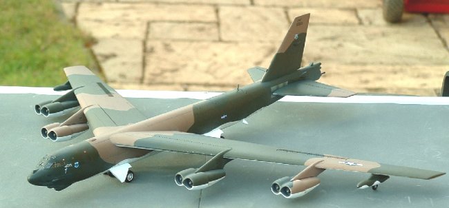 1/144 Revell B-52H By Dean Large