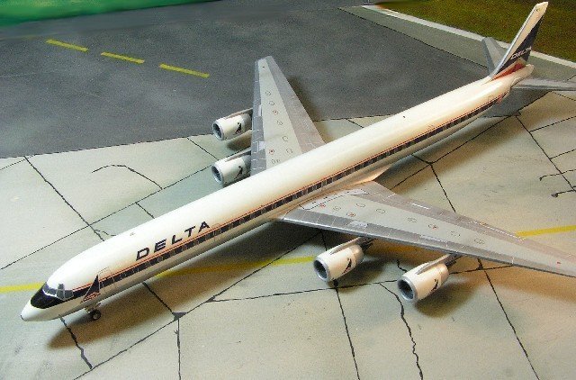 1/144 Minicraft Delta DC-8-71 by Bob Leonard