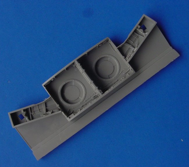 Aires 1/32 F-86F Sabre wheel bay